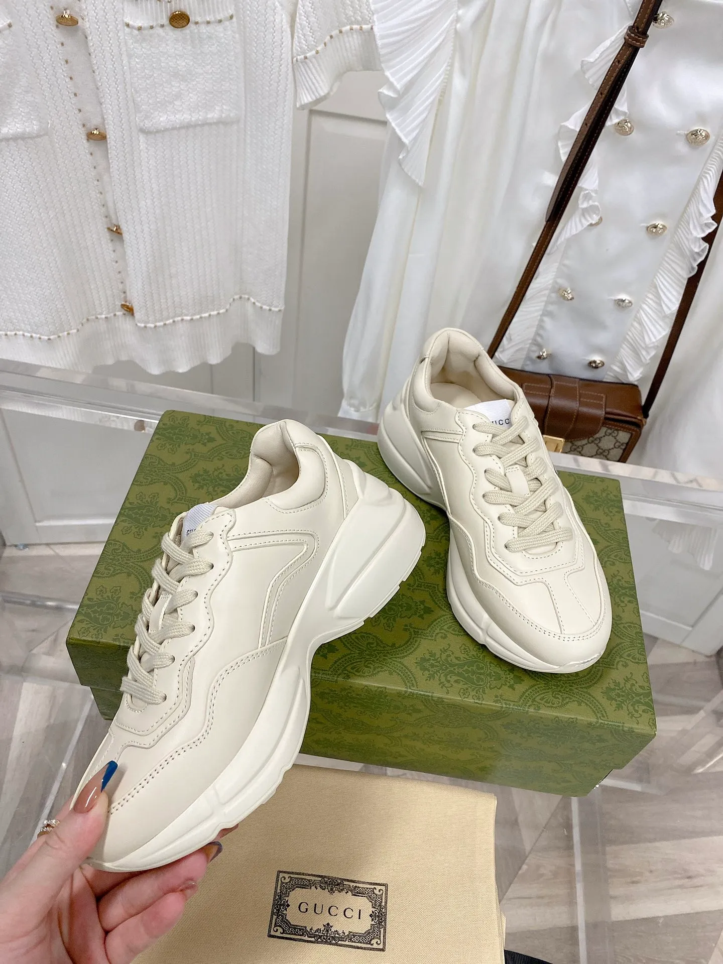 👟👟Ex-factory price 480👟👟 Women's Shoes Factory Upgraded Version 2022 Gucci Gucci top version couple's dad shoes series is new! 🖤 ⚠GG couple’s dad shoes have been popular in recent years; new colors are updated constantly; Gucci has updated new colors in 2022, and our home and counters have new ones at the same time. This classic dad shoe has celebrities and Internet celebrities Anchors and others are sure to plant grass and call ❤ Classic fashion style, distressed leather surface, 5D drawing printing; mixed surface splicing colors, etc... Original customization (off-white eco-friendly cowhide, first layer of cowhide inside), original outsole... Shiny colorful drawings embellish the sides of the shoe body, old color rubbing, package production technology, 1:1 creation / only to make the best shoes. Size: Women’s 35-45